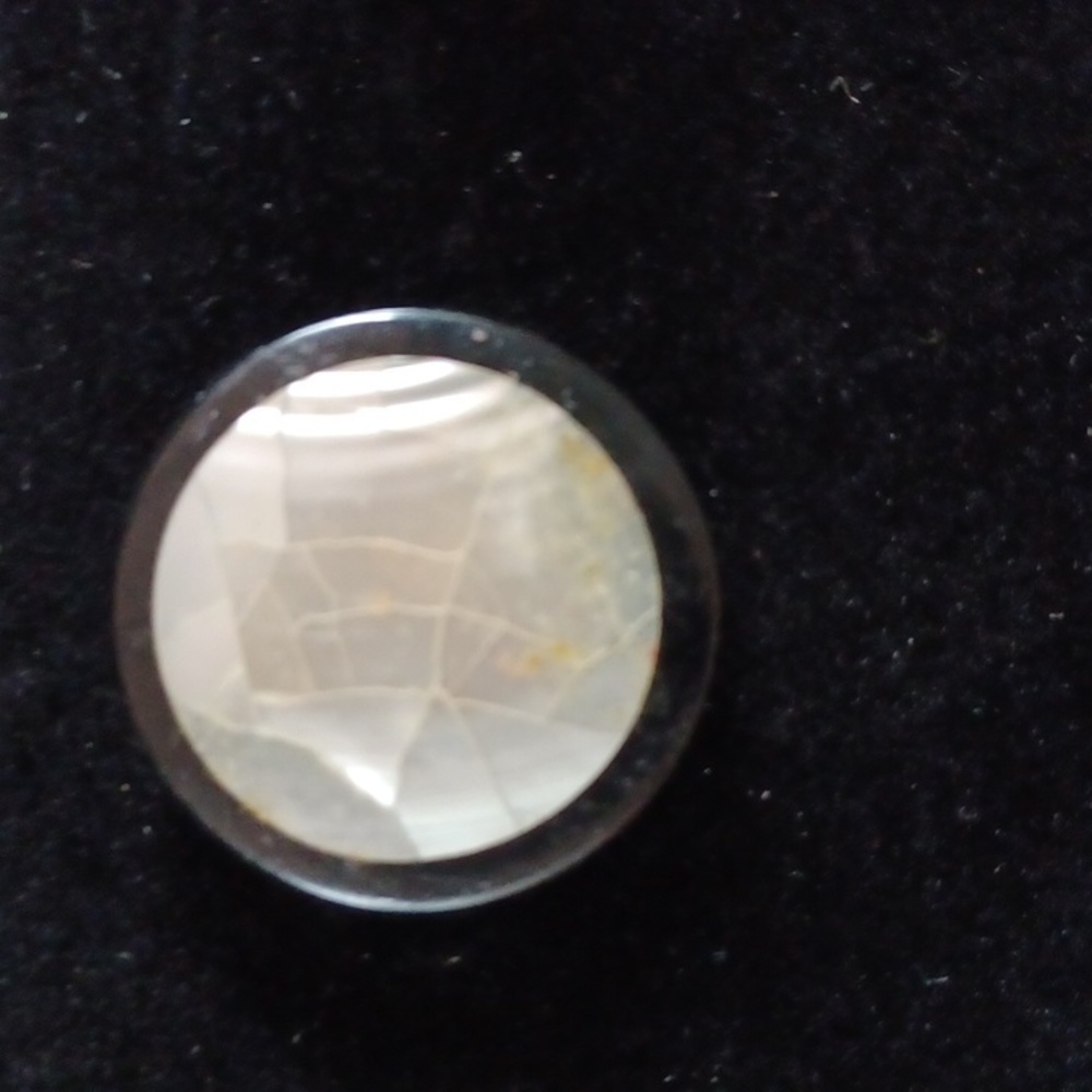 Earings - Picture 2 of 3